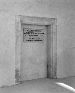 Intérieur : ancienne porte du cloître ouvrant sur la nef. © Région Bourgogne-Franche-Comté, Inventaire du patrimoine