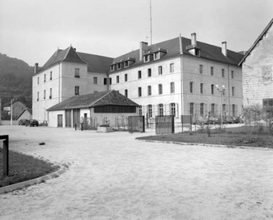 Vue d'ensemble des bâtiments depuis l'angle nord-est après la rénovation de 1981-1983. © Région Bourgogne-Franche-Comté, Inventaire du patrimoine