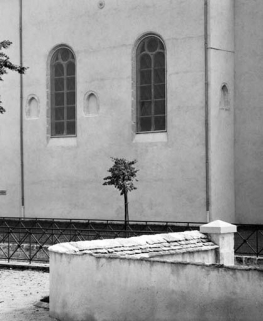 Façade latérale gauche de la chapelle : baies mises à jour lors de la rénovation de 1981-1983. © Région Bourgogne-Franche-Comté, Inventaire du patrimoine