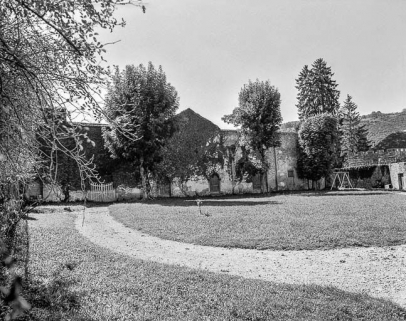 La cour. © Région Bourgogne-Franche-Comté, Inventaire du patrimoine