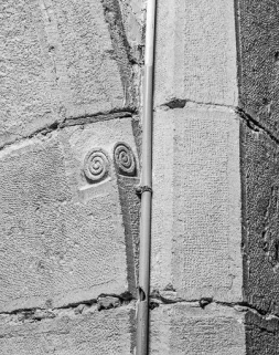 Première  chapelle droite : détail du congé à droite de l'arc d'entrée. © Région Bourgogne-Franche-Comté, Inventaire du patrimoine