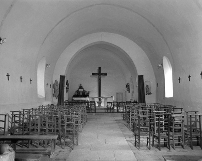 Intérieur : nef et choeur vus depuis l'entrée. © Région Bourgogne-Franche-Comté, Inventaire du patrimoine