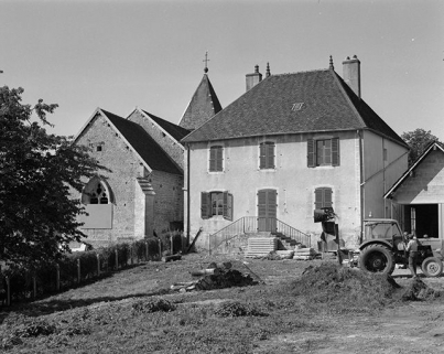 Mairie située rue des Ecoles, à côté de l'église : façade postérieure. © Région Bourgogne-Franche-Comté, Inventaire du patrimoine