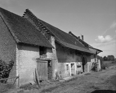 La ferme en face du moulin : façade antérieure vue de trois quarts gauche. © Région Bourgogne-Franche-Comté, Inventaire du patrimoine