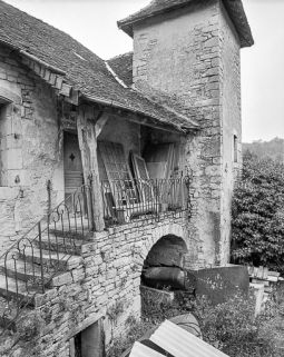 Auvent protégeant l'escalier. © Région Bourgogne-Franche-Comté, Inventaire du patrimoine