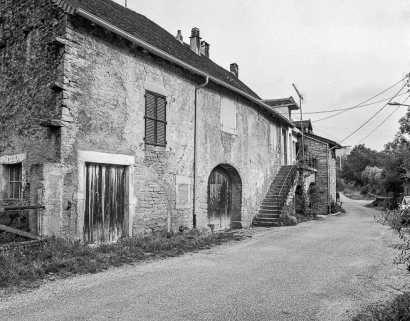Façade antérieure vue de trois quarts gauche. © Région Bourgogne-Franche-Comté, Inventaire du patrimoine
