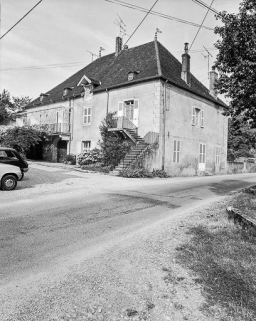 Façades antérieure et latérale droite. © Région Bourgogne-Franche-Comté, Inventaire du patrimoine