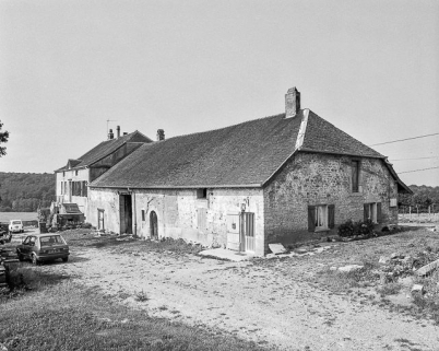 Vue générale de trois quarts droit. © Région Bourgogne-Franche-Comté, Inventaire du patrimoine