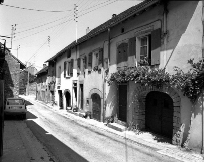 Façade antérieure vue de trois quarts droit. © Région Bourgogne-Franche-Comté, Inventaire du patrimoine