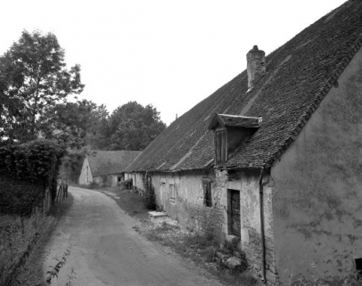 Les parties agricoles vues depuis l'est. © Région Bourgogne-Franche-Comté, Inventaire du patrimoine