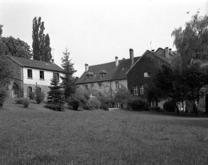 Façade postérieure : vue de trois quarts gauche. © Région Bourgogne-Franche-Comté, Inventaire du patrimoine