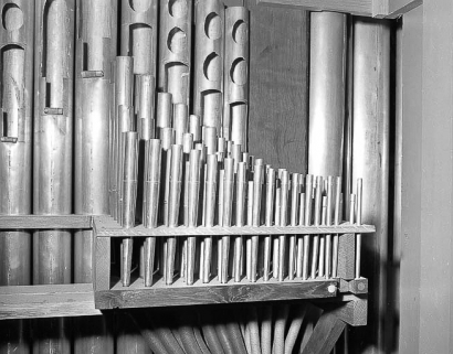 Tuyauterie du grand orgue, jeu de cornet vu de face. © Région Bourgogne-Franche-Comté, Inventaire du patrimoine
