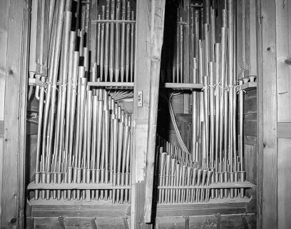 Tuyauterie vue de face au revers de l'instrument. © Région Bourgogne-Franche-Comté, Inventaire du patrimoine