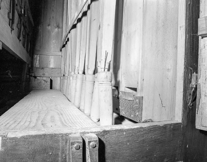 Détail de la tuyauterie vue de trois quarts droit. © Région Bourgogne-Franche-Comté, Inventaire du patrimoine