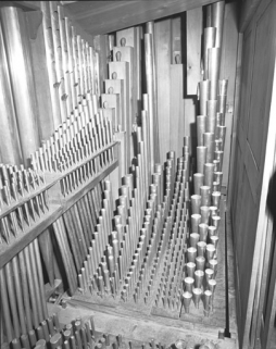 Tuyauterie vue de trois quarts droit en plongée. © Région Bourgogne-Franche-Comté, Inventaire du patrimoine