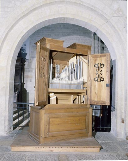 Vue du revers de l'instrument, vue générale de trois quarts gauche. © Région Bourgogne-Franche-Comté, Inventaire du Patrimoine