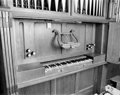 Console vue de trois quarts gauche. © Région Bourgogne-Franche-Comté, Inventaire du patrimoine