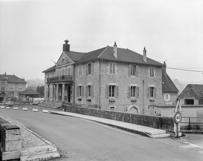 Façade antérieure et face droite. © Région Bourgogne-Franche-Comté, Inventaire du patrimoine