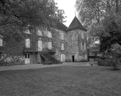 Façade antérieure, partie droite vue de trois quarts. © Région Bourgogne-Franche-Comté, Inventaire du patrimoine