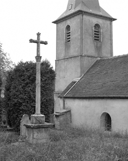 Tour-clocher et croix monumentale. © Région Bourgogne-Franche-Comté, Inventaire du patrimoine