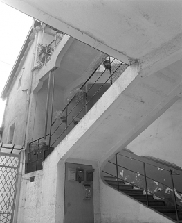 L'escalier ouvrant sur la cour. © Région Bourgogne-Franche-Comté, Inventaire du patrimoine