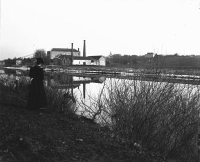 L'usine à gaz depuis la rive droite de la Saône. © Région Bourgogne-Franche-Comté, Inventaire du patrimoine L'usine à gaz depuis la rive droite de la Saône. © Région Bourgogne-Franche-Comté, Inventaire du patrimoine