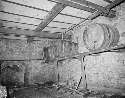 Rez-de-chaussée, salle des tonneaux. © Région Bourgogne-Franche-Comté, Inventaire du patrimoine