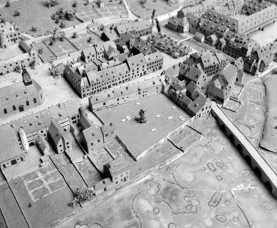 Maisons 18-20, rue du Faubourg, 1823-1826. Extrait du plan-relief de 1823-1826, par R.G.I. Wild, échelle 1:1000 (conservé au Musée historique du Vieux Montbéliard). © Région Bourgogne-Franche-Comté, Inventaire du patrimoine