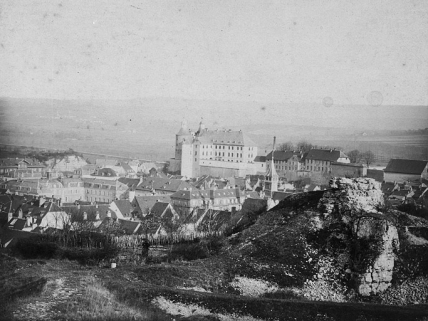 Vue d'ensemble prise du site de la citadelle, dernier tiers 19e siècle. © Région Bourgogne-Franche-Comté, Inventaire du patrimoine Vue d'ensemble prise du site de la citadelle, dernier tiers 19e siècle. © Région Bourgogne-Franche-Comté, Inventaire du patrimoine