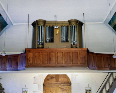Vue générale de face en contre-plongée. © Région Bourgogne-Franche-Comté, Inventaire du patrimoine