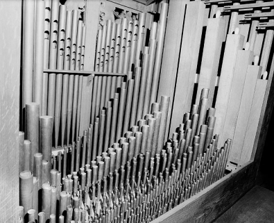 Tuyauterie du clavier de positif vue de trois quarts gauche. © Région Bourgogne-Franche-Comté, Inventaire du patrimoine