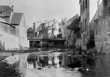 Vue côté aval, début 20e siècle. © Région Bourgogne-Franche-Comté, Inventaire du patrimoine Vue côté aval, début 20e siècle. © Région Bourgogne-Franche-Comté, Inventaire du patrimoine