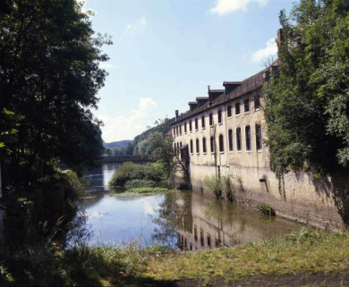 Vue de la façade et de la coursière. © Région Bourgogne-Franche-Comté, Inventaire du Patrimoine