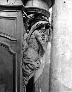 Détail de l'atlante droit du buffet. © Région Bourgogne-Franche-Comté, Inventaire du patrimoine