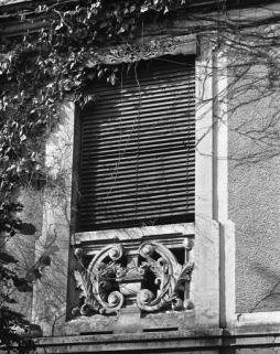 Vue d'une baie du 1er étage du pavillon de jardin (n° 1). © Région Bourgogne-Franche-Comté, Inventaire du patrimoine