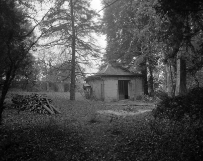 Vue de l'entrée du pavillon de jardin (n° 3). © Région Bourgogne-Franche-Comté, Inventaire du patrimoine