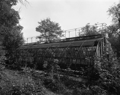 Vue d'ensemble de la serre de trois-quarts gauche. © Région Bourgogne-Franche-Comté, Inventaire du patrimoine