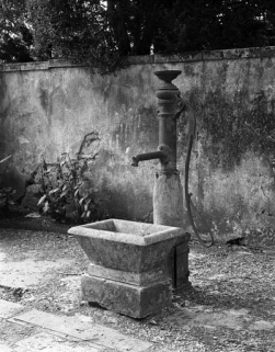 Vue d'ensemble de la fontaine (n° 1). © Région Bourgogne-Franche-Comté, Inventaire du patrimoine