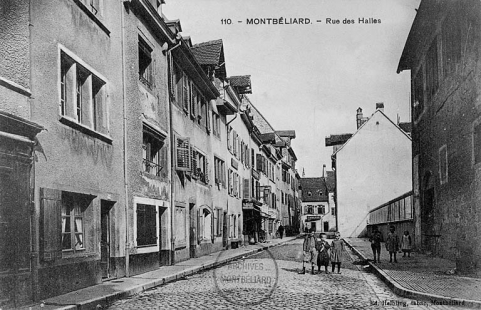 Montbéliard. Rue des Halles, début 20e siècle. © Région Bourgogne-Franche-Comté, Inventaire du patrimoine Montbéliard. Rue des Halles, début 20e siècle. © Région Bourgogne-Franche-Comté, Inventaire du patrimoine