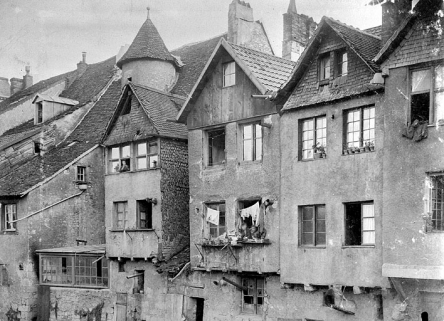 Maisons 22 à 33, rue des Halles. Façades sur la Lizaine, fin 19e siècle. © Région Bourgogne-Franche-Comté, Inventaire du patrimoine