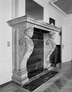 Deuxième cheminée au deuxième étage. © Région Bourgogne-Franche-Comté, Inventaire du patrimoine