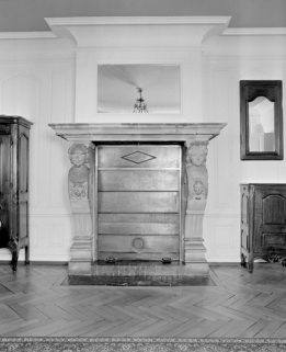 Deuxième cheminée au deuxième étage. © Région Bourgogne-Franche-Comté, Inventaire du patrimoine