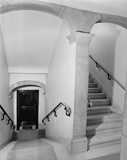 Escalier vu du palier du deuxième étage. © Région Bourgogne-Franche-Comté, Inventaire du patrimoine