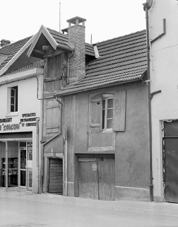 Maison 9, rue Saint-Georges. Porte la date 1770. © Région Bourgogne-Franche-Comté, Inventaire du patrimoine
