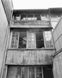 Maison 16 droite, rue du Faubourg. Façade sur cour du premier corps de bâtiment. Fin 18e ou début 19e siècle. © Région Bourgogne-Franche-Comté, Inventaire du patrimoine