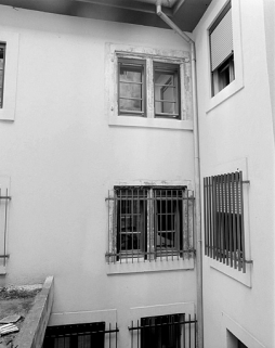 Façade sur cour du deuxième corps de bâtiment et galerie de liaison. © Région Bourgogne-Franche-Comté, Inventaire du patrimoine