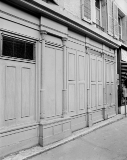 Maison 6, place Dorian. Devanture. Vers 1840-1850. © Région Bourgogne-Franche-Comté, Inventaire du patrimoine