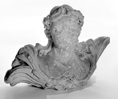 Portail du corps de bâtiment principal. Buste qui amortissait l'un des pilastres. Conservé au Musée du Château, Montbéliard. © Région Bourgogne-Franche-Comté, Inventaire du patrimoine