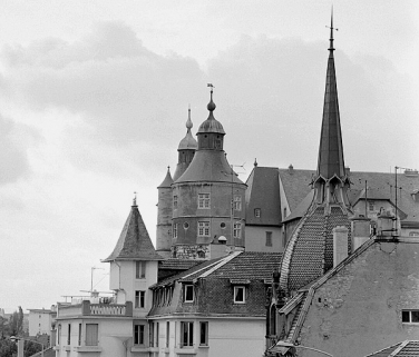 Château Neuf vu du quartier de la gare. © Région Bourgogne-Franche-Comté, Inventaire du patrimoine Château Neuf vu du quartier de la gare. © Région Bourgogne-Franche-Comté, Inventaire du patrimoine