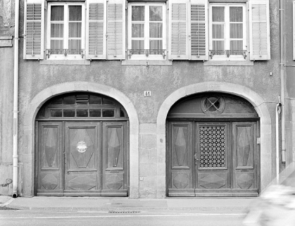 Ensemble des deux portes cochères. © Région Bourgogne-Franche-Comté, Inventaire du patrimoine Ensemble des deux portes cochères. © Région Bourgogne-Franche-Comté, Inventaire du patrimoine